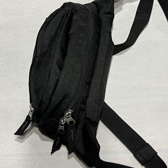 JanSport Fifth Ave Fanny Pack Waist Bag Black 10x6 Travel Hiking - Picture 3 of 6